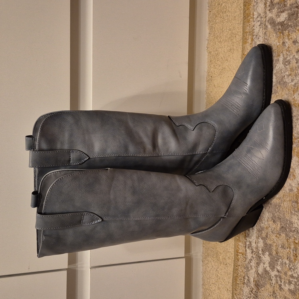 Gray Women's Cowboy Boots NWOT